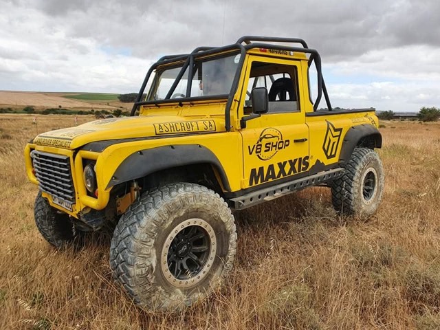 Yellow Defender Build cover photo