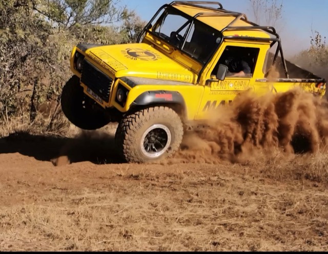 Yellow Defender Build — V8 Shop build