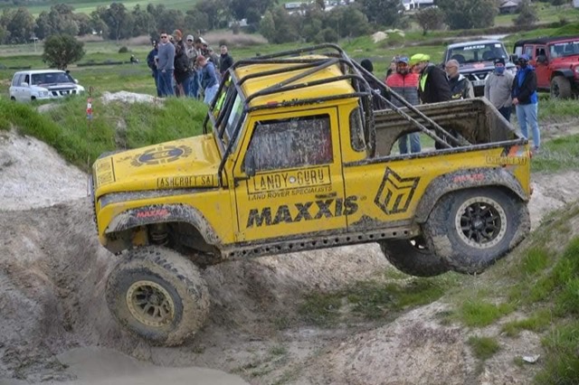 Yellow Defender Build — V8 Shop build
