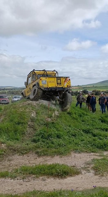Yellow Defender Build — V8 Shop build