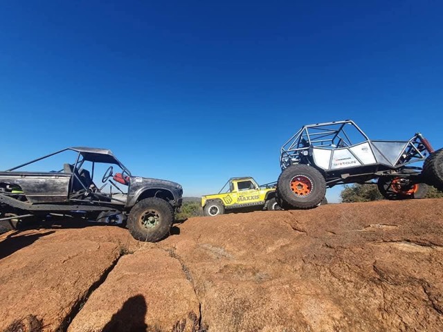 Yellow Defender Build — V8 Shop build