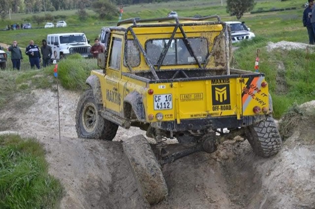 Yellow Defender Build — V8 Shop build