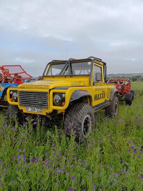 Yellow Defender Build — V8 Shop build
