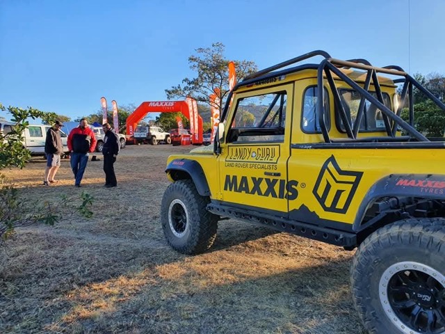 Yellow Defender Build — V8 Shop build